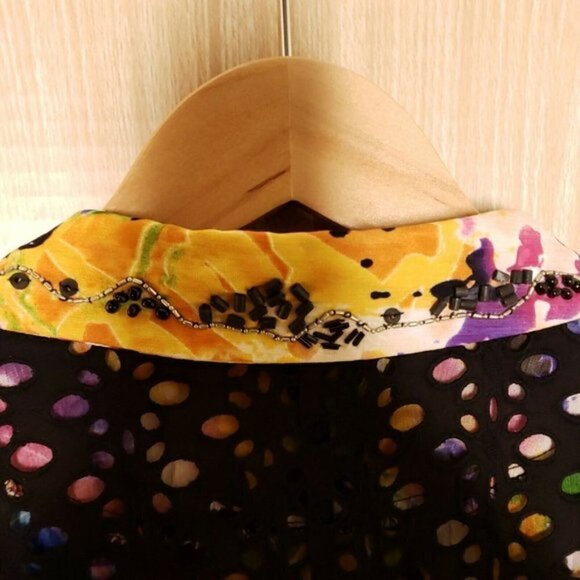 Alberto Makali Floral & Eyelet Blazer. Medium - Picture 6 of 9